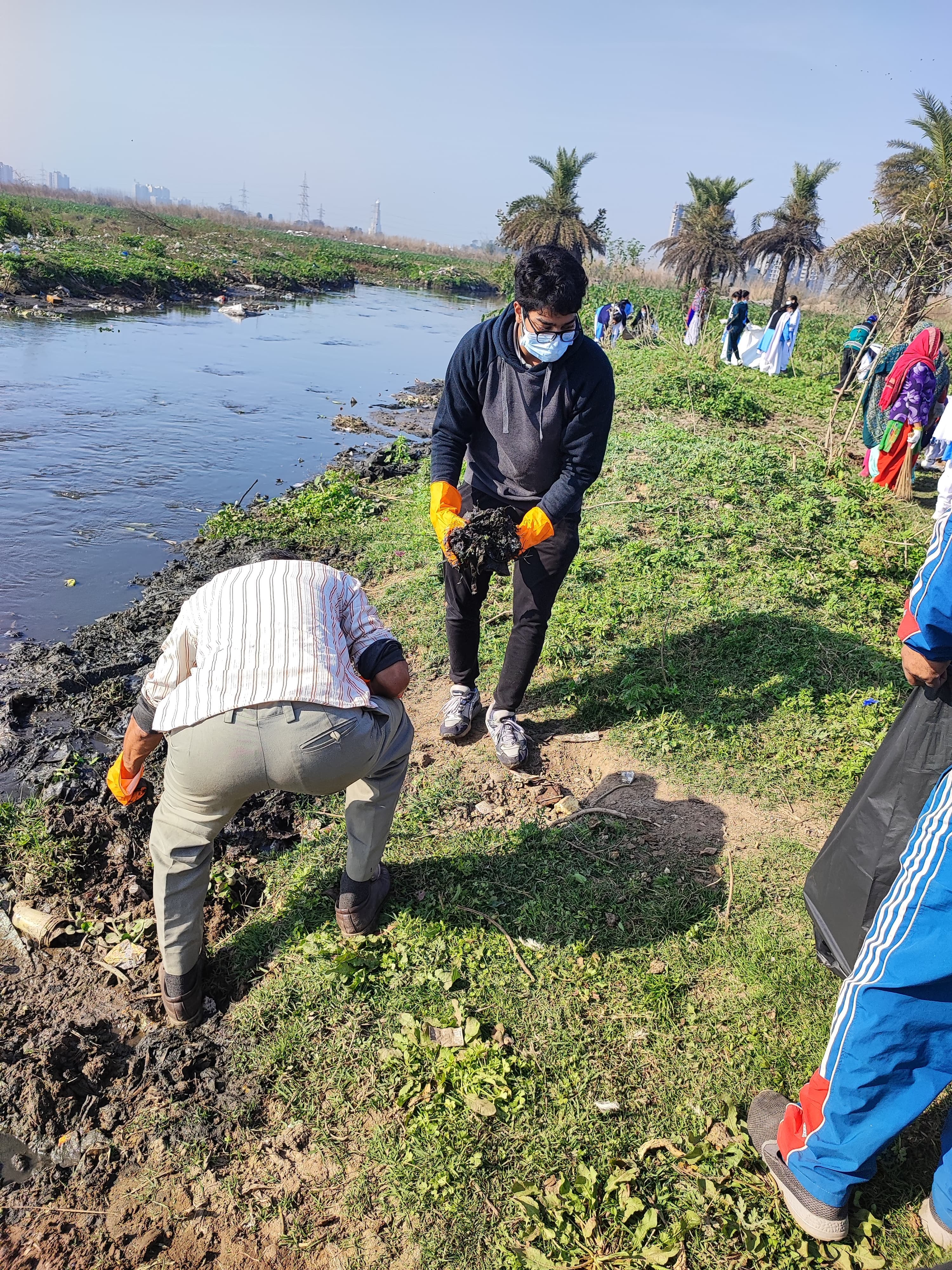 Cleaning_the_river